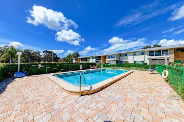 8301 BARDMOOR BOULEVARD 110, Seminole, FL 33777