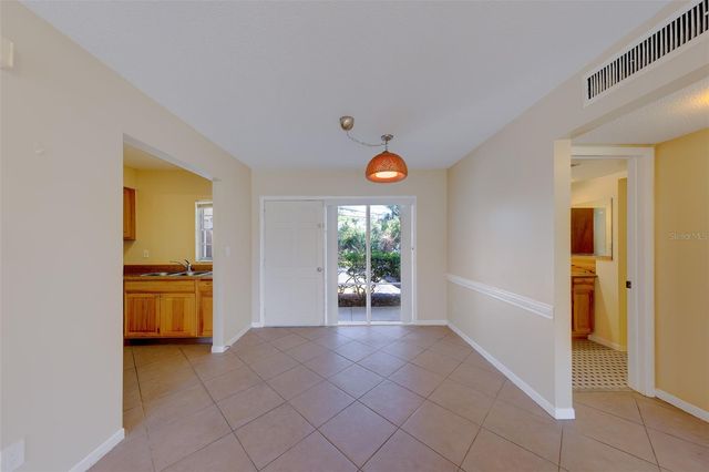 8301 BARDMOOR BOULEVARD 110, Seminole, FL 33777