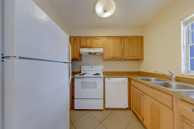 8301 BARDMOOR BOULEVARD 110, Seminole, FL 33777