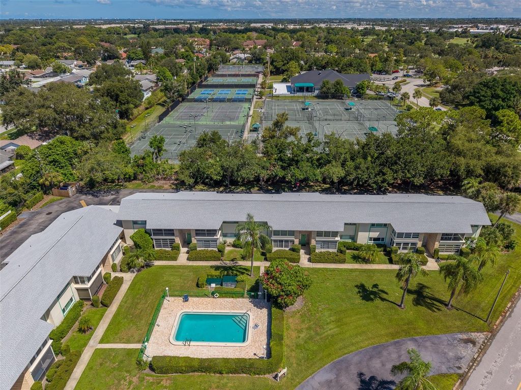 8301 BARDMOOR BOULEVARD 110, Seminole, FL 33777