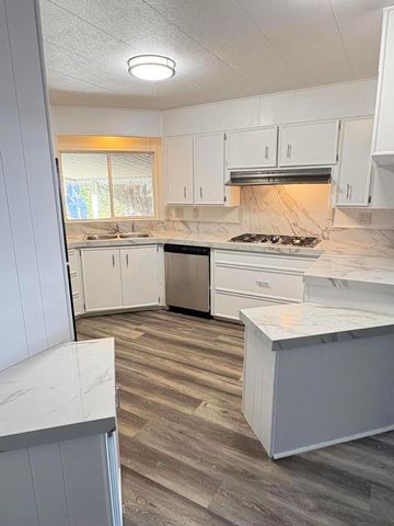 30 Diamond E Drive, Palm Desert, CA 92260