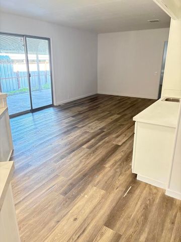 30 Diamond E Drive, Palm Desert, CA 92260