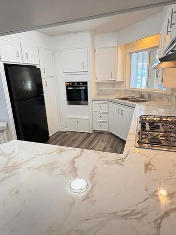 30 Diamond E Drive, Palm Desert, CA 92260