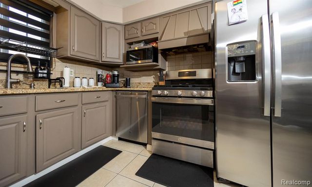 31017 Regal Drive, Warren, MI 48088