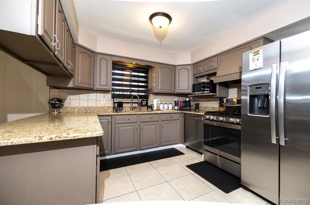 31017 Regal Drive, Warren, MI 48088