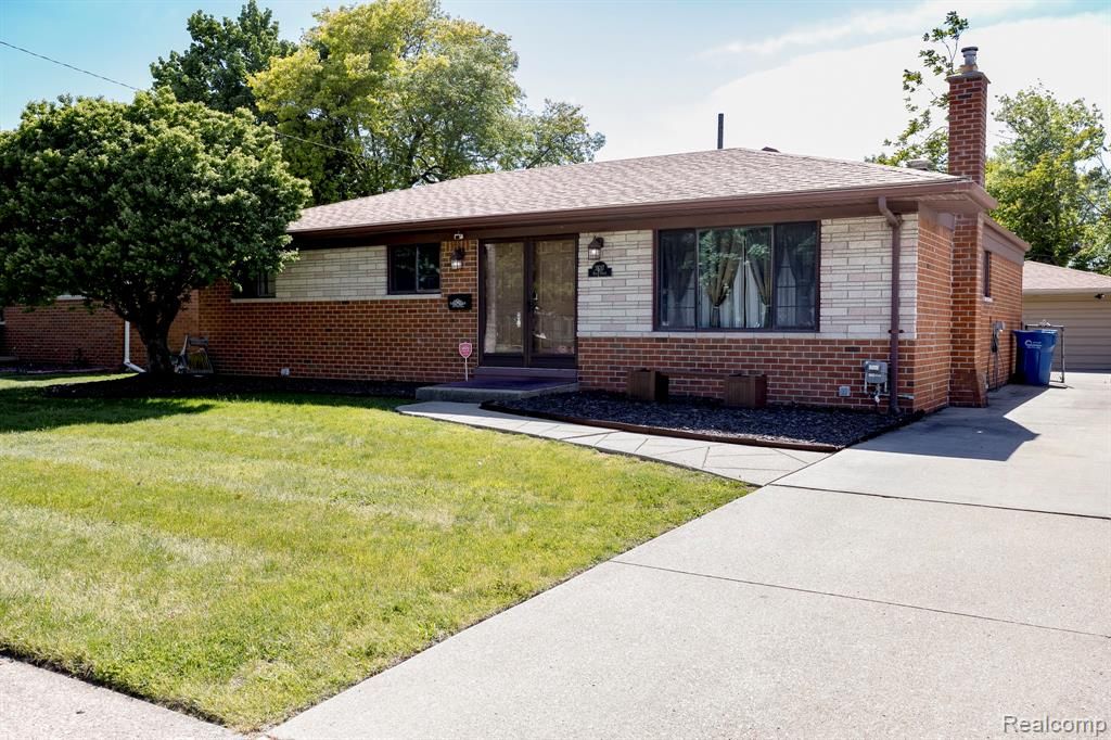 31017 Regal Drive, Warren, MI 48088