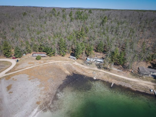 6583 W Eastlake Drive, Baldwin, MI 49304