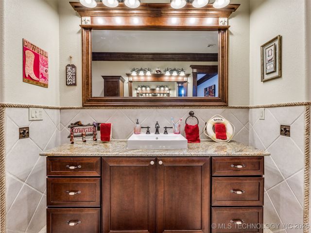 414498 E 1170 Road, Eufaula, OK 74432