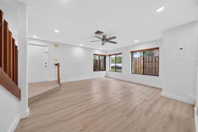 5182 S University Drive, Davie, FL 33328