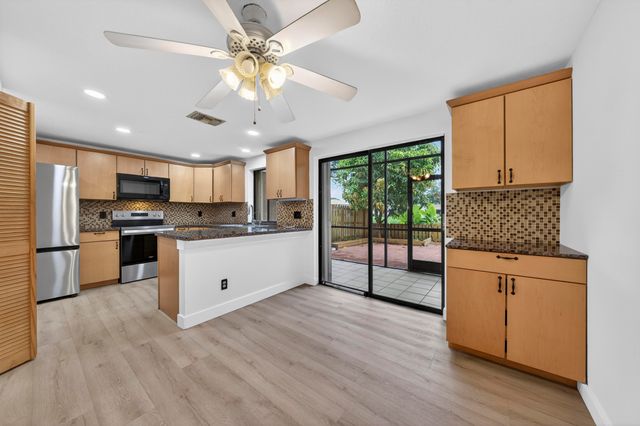 5182 S University Drive, Davie, FL 33328