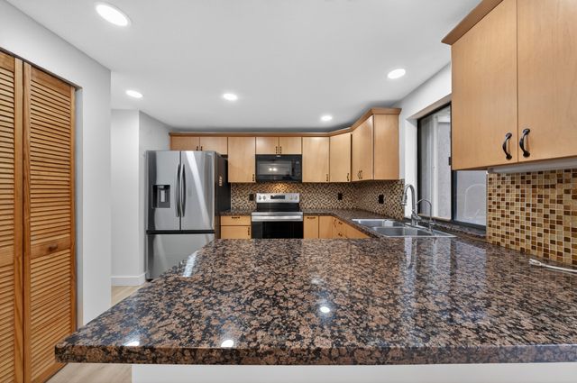 5182 S University Drive, Davie, FL 33328