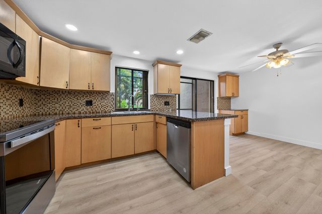 5182 S University Drive, Davie, FL 33328