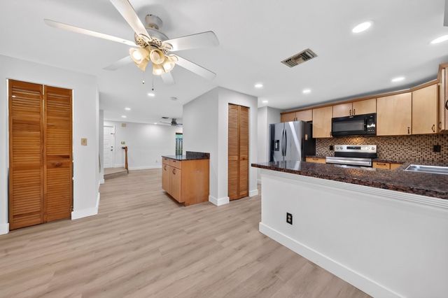 5182 S University Drive, Davie, FL 33328