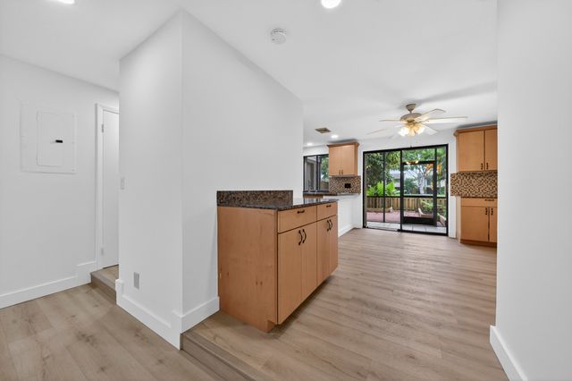 5182 S University Drive, Davie, FL 33328