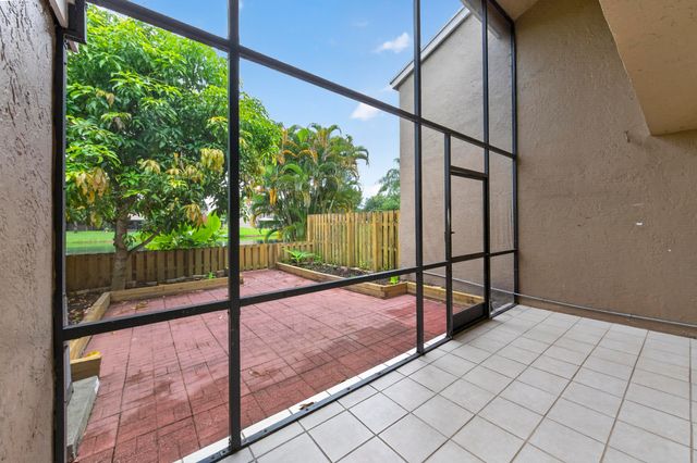 5182 S University Drive, Davie, FL 33328