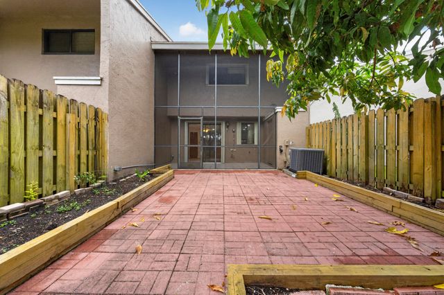 5182 S University Drive, Davie, FL 33328