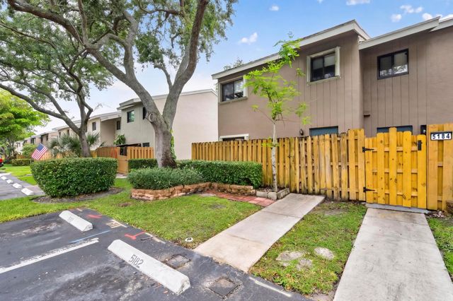 5182 S University Drive, Davie, FL 33328
