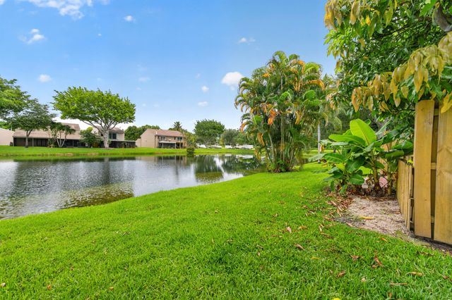 5182 S University Drive, Davie, FL 33328