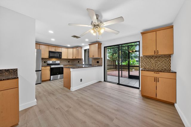 5182 S University Drive, Davie, FL 33328