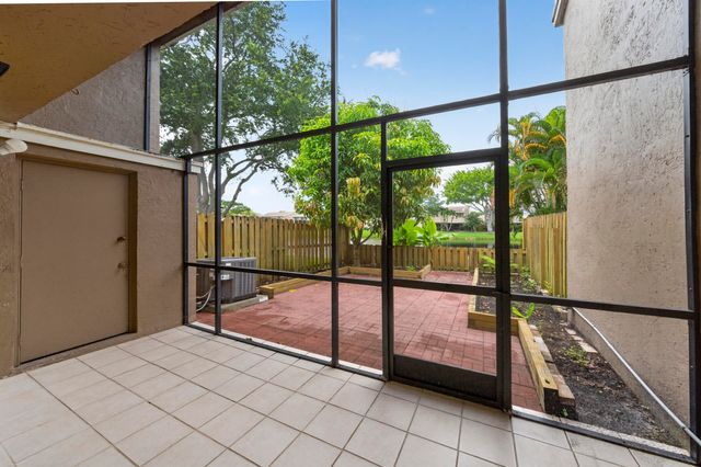 5182 S University Drive, Davie, FL 33328