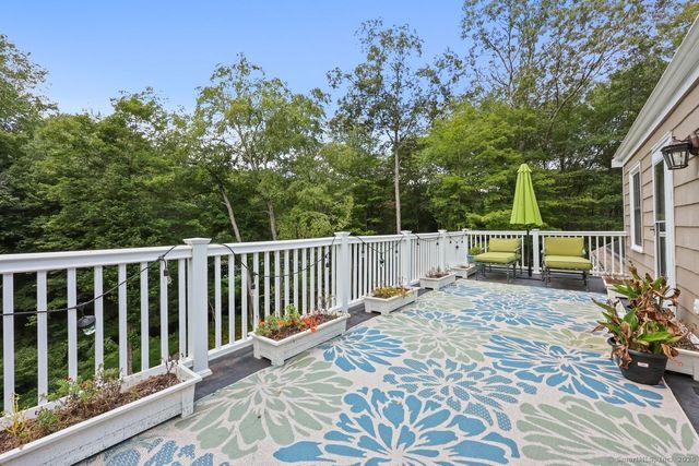 176 Logan Road, New Canaan, CT 06840