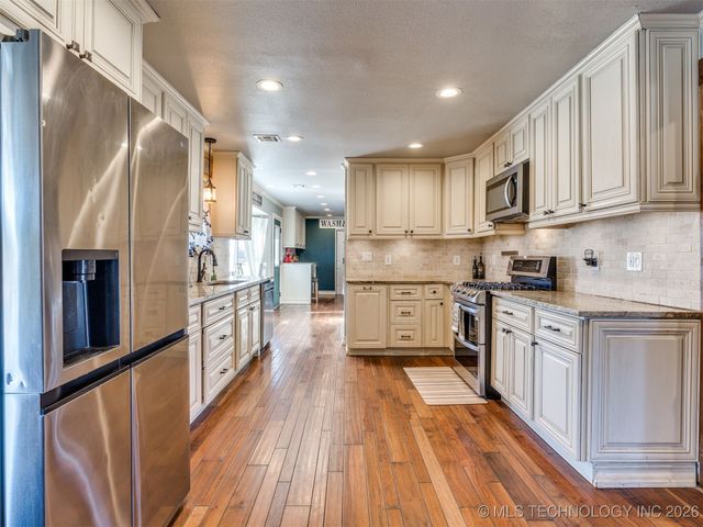 5924 S 165th Street, Bixby, OK 74008