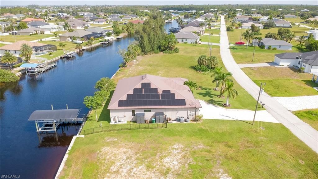 Image 3 of property listing at 2218 NW 37th PL, Cape Coral, FL 33993