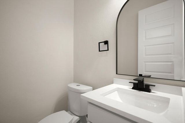 2401 Thurber LN, Lago Vista, TX 78545