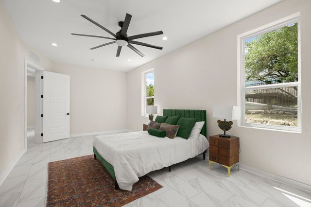 2401 Thurber LN, Lago Vista, TX 78545