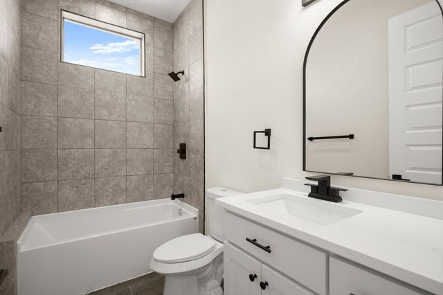 2401 Thurber LN, Lago Vista, TX 78545