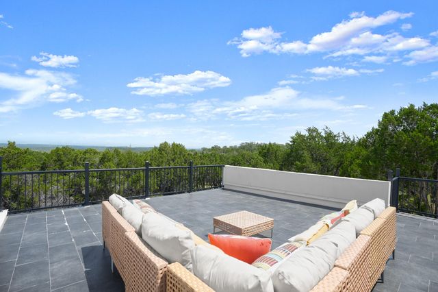 2401 Thurber LN, Lago Vista, TX 78545