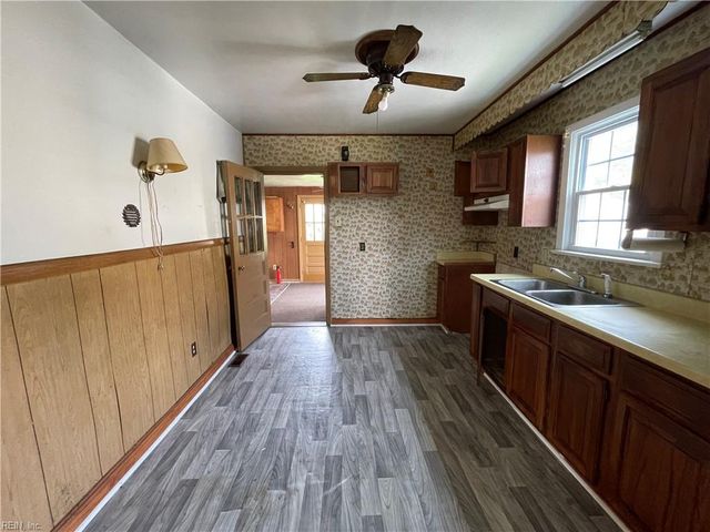 935 13th ST, Newport News, VA 23607