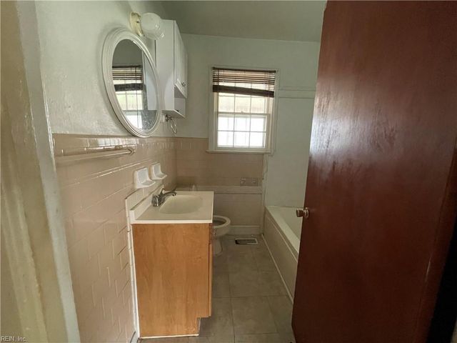 935 13th ST, Newport News, VA 23607