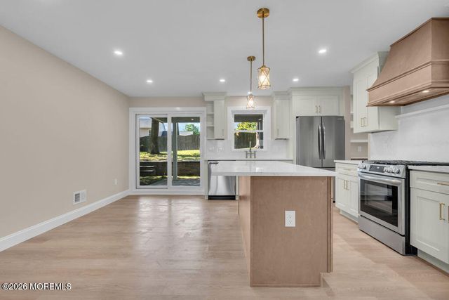 148 Torpedo Road, Manahawkin, NJ 08050