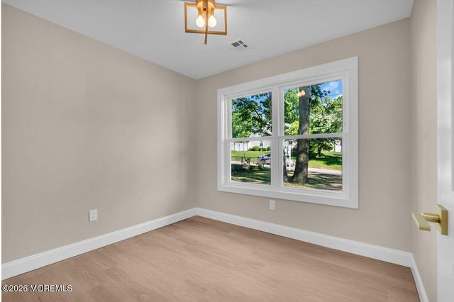 148 Torpedo Road, Manahawkin, NJ 08050