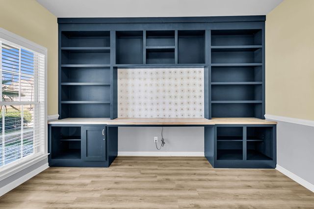 7478 Hawks Circle, Hanahan, SC 29410