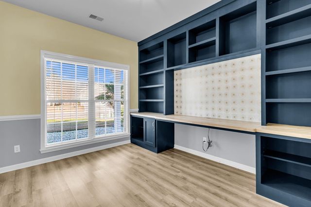 7478 Hawks Circle, Hanahan, SC 29410