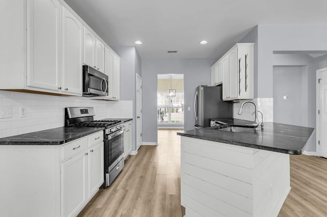 7478 Hawks Circle, Hanahan, SC 29410