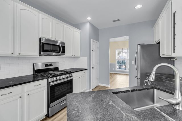 7478 Hawks Circle, Hanahan, SC 29410