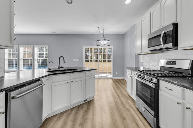 7478 Hawks Circle, Hanahan, SC 29410