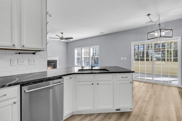 7478 Hawks Circle, Hanahan, SC 29410