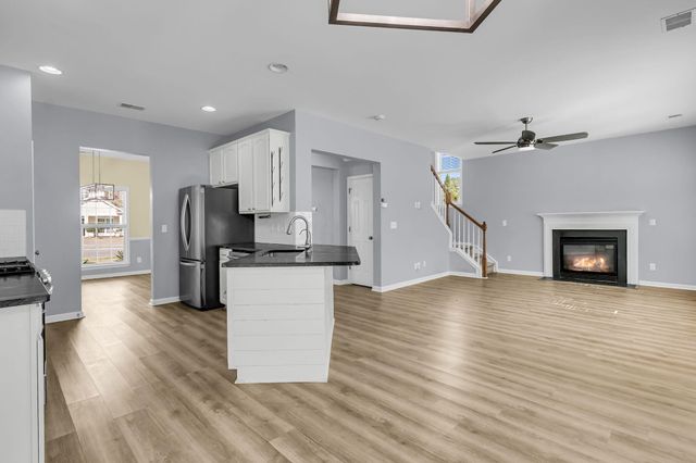 7478 Hawks Circle, Hanahan, SC 29410