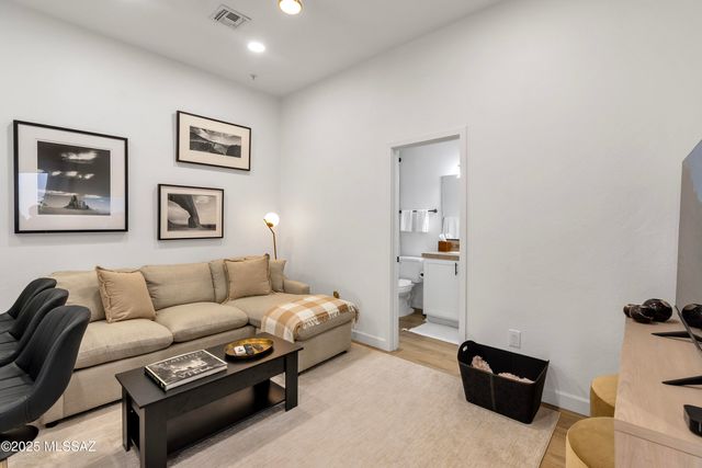 2018 E River Rd Unit 201, Tucson, AZ 85718