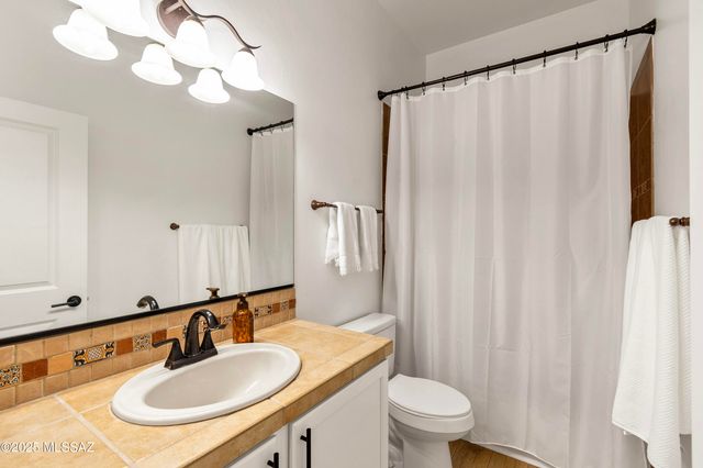 2018 E River Rd Unit 201, Tucson, AZ 85718