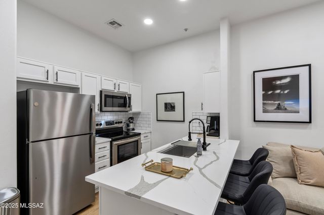 2018 E River Rd Unit 201, Tucson, AZ 85718