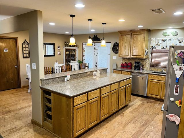 203 Jane Street, Groesbeck, TX 76642