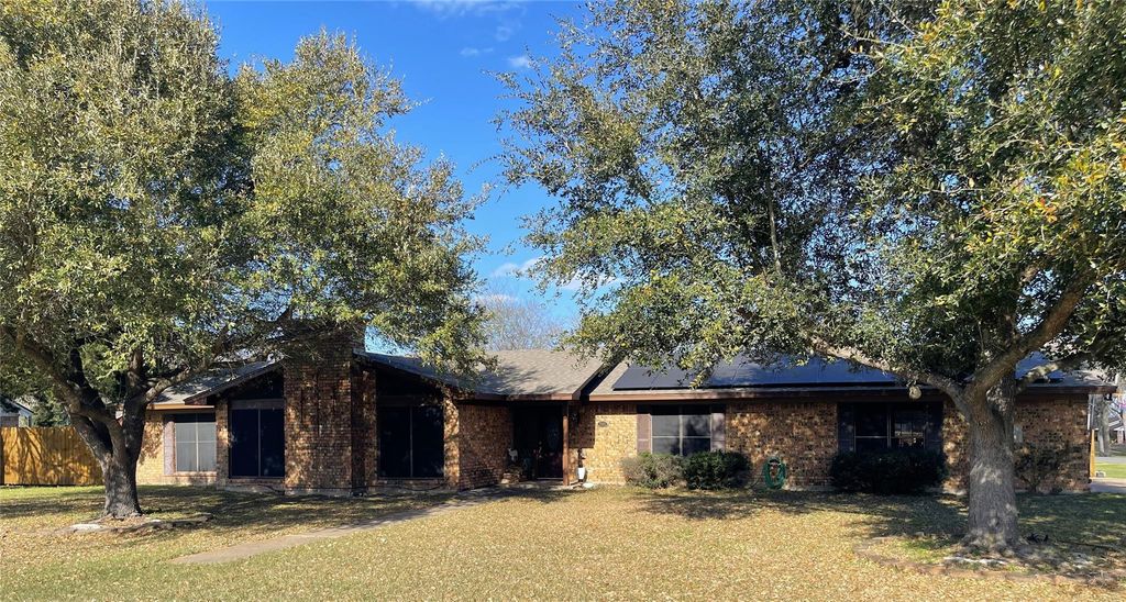 203 Jane Street, Groesbeck, TX 76642