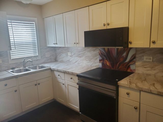 2422 S 12th Avenue, Broadview, IL 60155