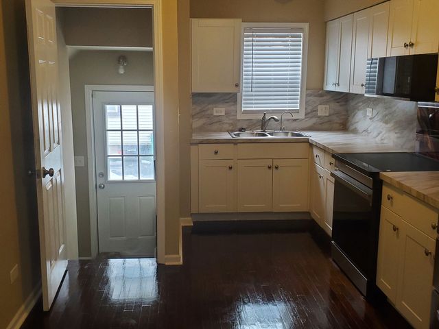 2422 S 12th Avenue, Broadview, IL 60155