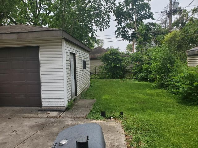 2422 S 12th Avenue, Broadview, IL 60155